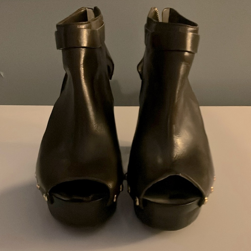 Michael Kors Charm Logo Ladies Wedge Platform Leather Sandals